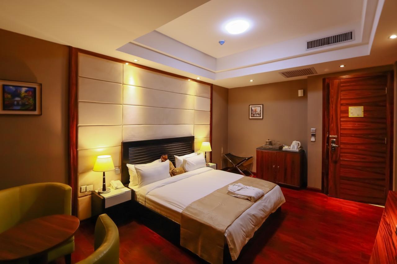 Golden Tulip Essential Lagos Airport Hotel Room photo